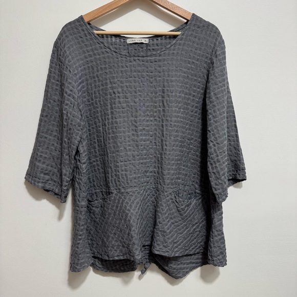 Luna Luz Linen Blend Textured Ruched Back Top - Picture 2 of 13